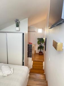 Postel nebo postele na pokoji v ubytování Apartmani Pag Luxury 4U