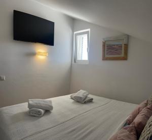 Postel nebo postele na pokoji v ubytování Apartmani Pag Luxury 4U