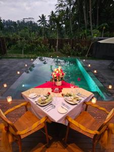 Hồ bơi trong/gần Hotel Le Temple Borobudur