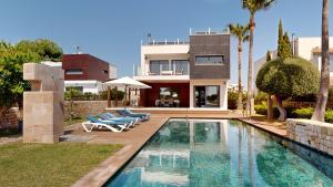 Πισίνα στο ή κοντά στο Villa Elena