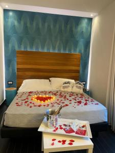 Postel nebo postele na pokoji v ubytování Q Hotel
