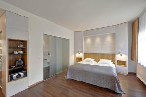 A bed or beds in a room at Sorell Hotel Rütli