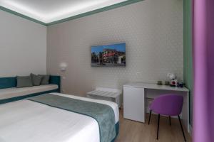 Postel nebo postele na pokoji v ubytování Lovelia: Sorrento Square Lovely Suite