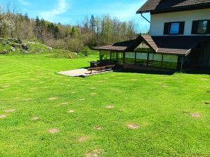 a pavilion with a picnic table in a yard at turistična kmetija pr mark in Trebče