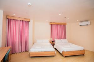 Postel nebo postele na pokoji v ubytování JVJ Hotel