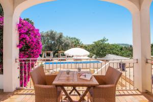 A piscina localizada em Quinta Bonita Country House & Gardens ou nos arredores