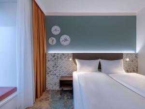 Postel nebo postele na pokoji v ubytování ibis Styles Kiel City