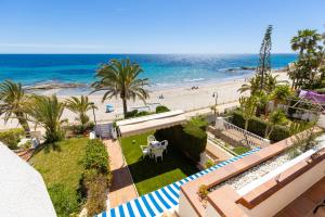 desde el balcón de una casa con vistas a la playa en Fidalsa Famous Spot, en Campoamor