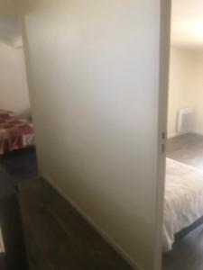 Foto dalla galleria di Maison POUR OUVRIERS seulement PAS DE TOURISME, NI FAMILLE a Stains