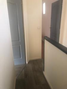 Foto dalla galleria di Maison POUR OUVRIERS seulement PAS DE TOURISME, NI FAMILLE a Stains