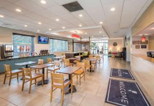 Restaurace v ubytování Country Inn & Suites by Radisson, Rochester-Pittsford-Brighton, NY
