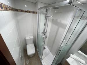 a bathroom with a shower and a toilet at Piso en Linares zona centro con parking gratis in Linares +9 photos