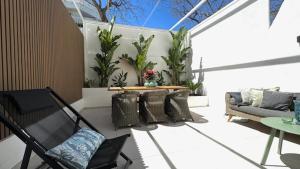 Posezení v ubytování Marbella Center Beachfront with Private Patio