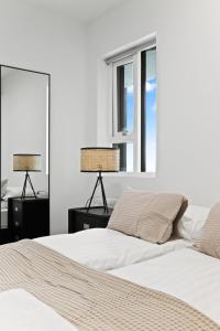 Cama o camas de una habitación en Discovering Selfoss - King Bed - Free Parking