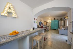 Kuchyň nebo kuchyňský kout v ubytování Rebea Trulli Home With Pool Fasano