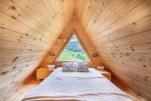 Ένα ή περισσότερα κρεβάτια σε δωμάτιο στο House Of Nature With Sauna And Tents - Happy Rentals