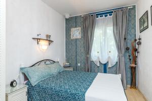 a bedroom with a bed and a window at Cozy Home with Private Garden - Happy Rentals in Dražice