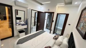 a bedroom with a white bed and a mirror at شقق عمو سامي بغرفة نوم 1 in Amman