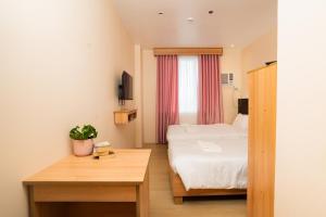 Postel nebo postele na pokoji v ubytování JVJ Hotel