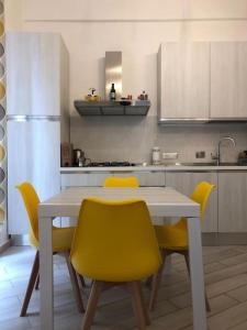 Kuchyň nebo kuchyňský kout v ubytování Nuovo appartamento a pochi minuti dal centro