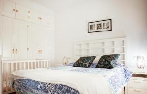 Ένα ή περισσότερα κρεβάτια σε δωμάτιο στο 2 Bedroom Beautiful Home In Carmona