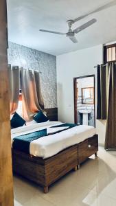 En eller flere senge i et værelse på Marina Heritage & Home Near Artemis Hospital