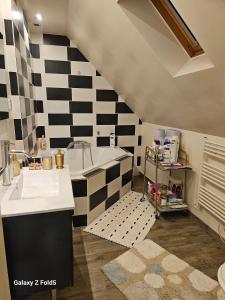 Ένα μπάνιο στο Maison Romantique entre deux fleuves chez l'habitant