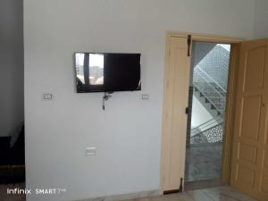 a flat screen tv on a wall in a room at Résidences Porte de désert Douz in Douz