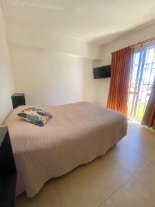 a bedroom with a bed and a large window at Mar in Junín