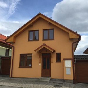 a yellow house with at Casa Maika in Frymburk