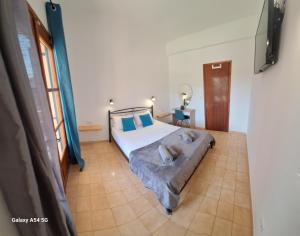 Letto o letti in una camera di Gregory-Vassilis Apartments