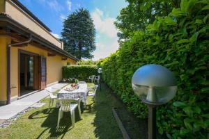 Vonkajšia záhrada v ubytovaní Le Betulle Garden in Laveno - Happy Rentals