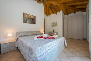 Posteľ alebo postele v izbe v ubytovaní Le Betulle Garden in Laveno - Happy Rentals