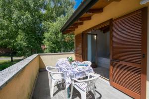 Balkón alebo terasa v ubytovaní Le Betulle Garden in Laveno - Happy Rentals