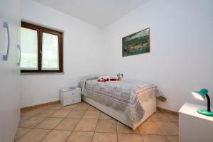 Posteľ alebo postele v izbe v ubytovaní Le Betulle Garden in Laveno - Happy Rentals