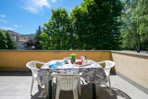 Balkón alebo terasa v ubytovaní Le Betulle Garden in Laveno - Happy Rentals