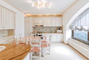 A kitchen or kitchenette at Il Mosaico Al Mare
