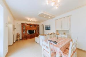 A kitchen or kitchenette at Il Mosaico Al Mare