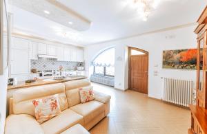 A kitchen or kitchenette at Il Mosaico Al Mare