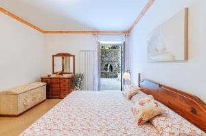 A bed or beds in a room at Il Mosaico Al Mare