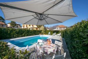 The swimming pool at or close to Casa Amabile With Salty water Pool - Happy Rentals