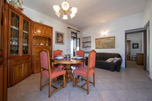 A seating area at Casa Amabile With Salty water Pool - Happy Rentals