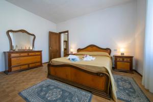 A bed or beds in a room at Casa Amabile With Salty water Pool - Happy Rentals