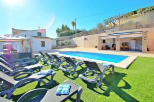 Bazén v ubytování Finca La Verema - holiday home with private swimming pool in Benissa nebo v jeho okolí