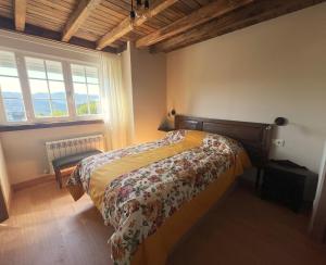 a bedroom with a bed and a window at YourHouse A Casa Da Corona casa rural in Ourense