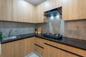 Η κουζίνα ή μικρή κουζίνα στο Elegent Studio On Golf Course Road @ Sterling