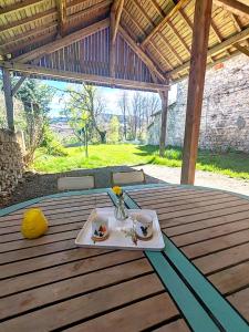 a tray with two cups on a wooden table at Auberge du Précontent in Arfeuilles