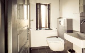 Koupelna v ubytování Ferienhof Middenmank + 33 fotografií