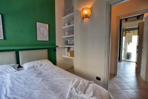 A bed or beds in a room at Casa con Vista Airconditioned 2-Bedroom Apartment