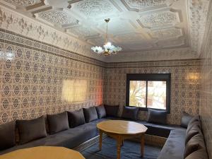 a living room with a couch and a table at Chez azrou in Azrou